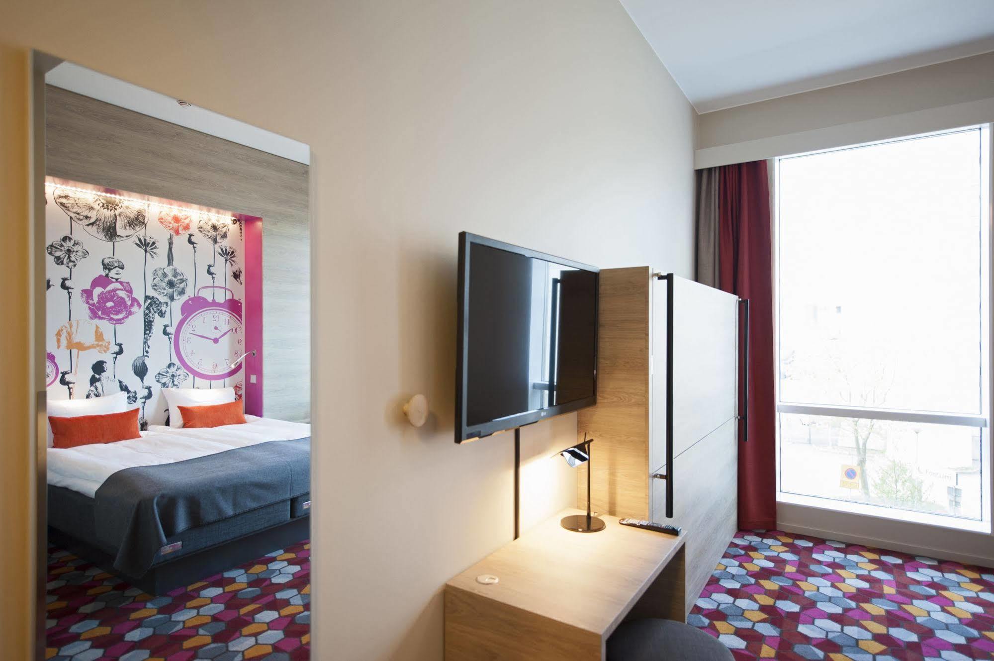 Motel L Hammarby Sjoestad Stockholm Exterior foto
